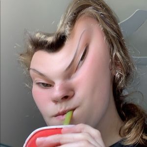 Meet your Posher, Liz